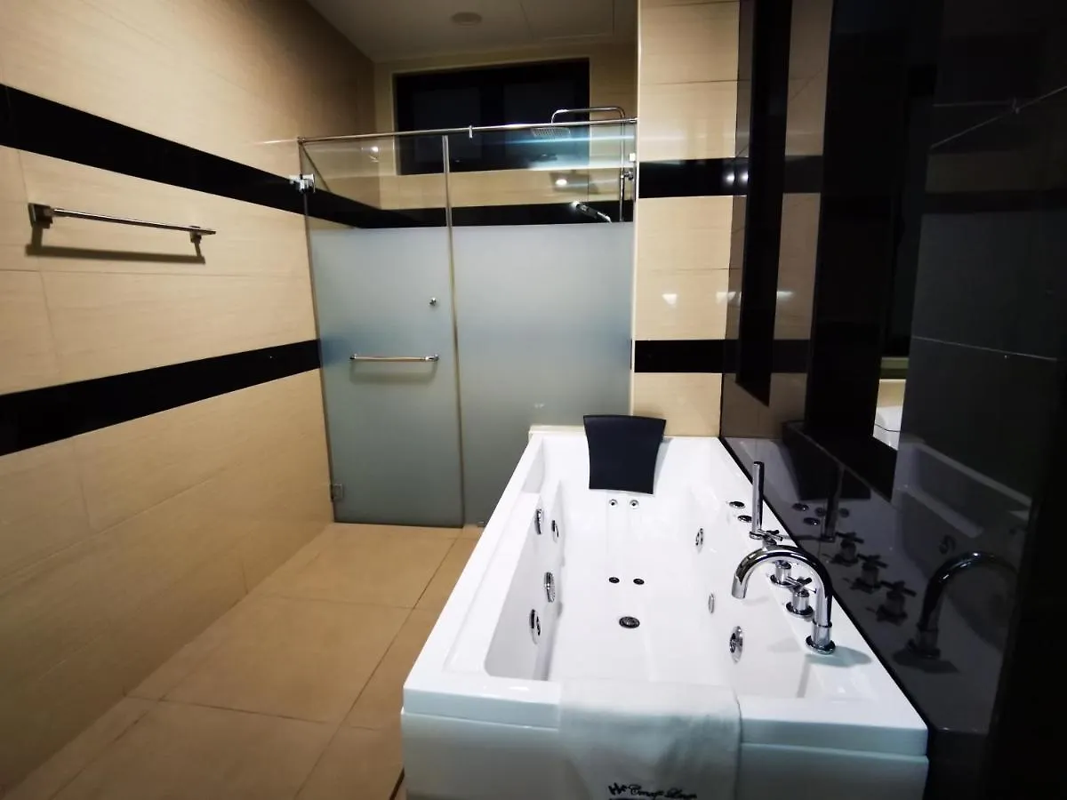 Batu Ferringhi Gold Pearl Luxury Homestay Near Beach With Intex Pool באטו פרינג'י